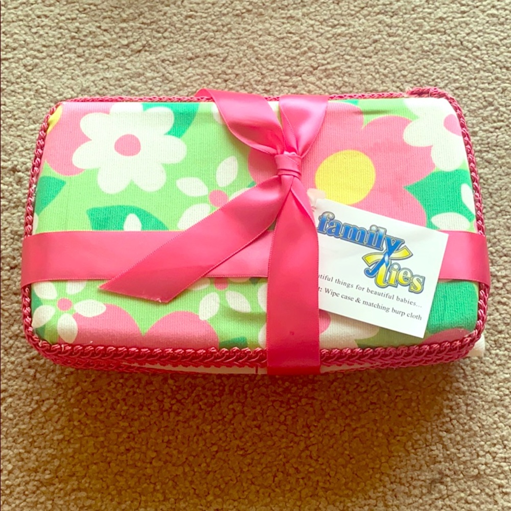 NWT Baby Travel Case f/Wipes w/Matching Burp Cloth